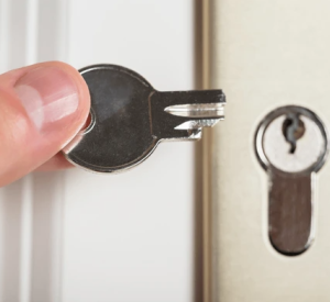 BrOKEN KEY33